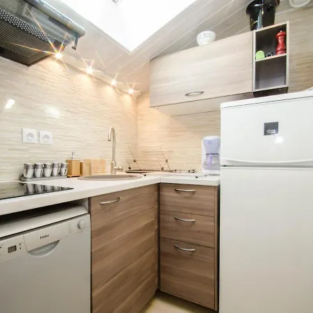 Avec Balcon, Parking Et Wifi à - Fr-1-343-214 *