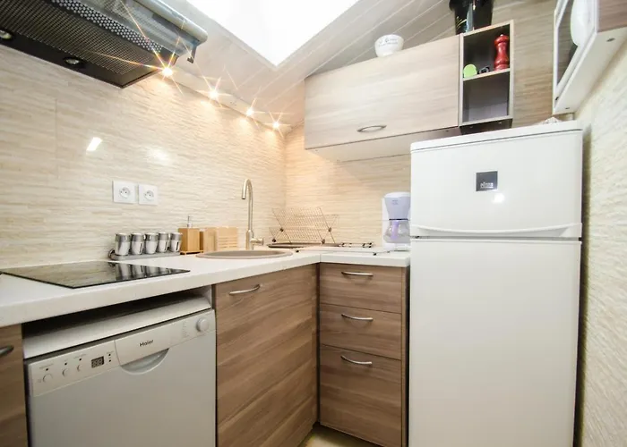 Avec Balcon, Parking Et Wifi à - Fr-1-343-214 *